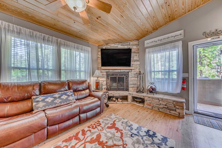 Ruidoso Mountain Cabin w/ Deck, 1 Mi to Hiking — photo 4