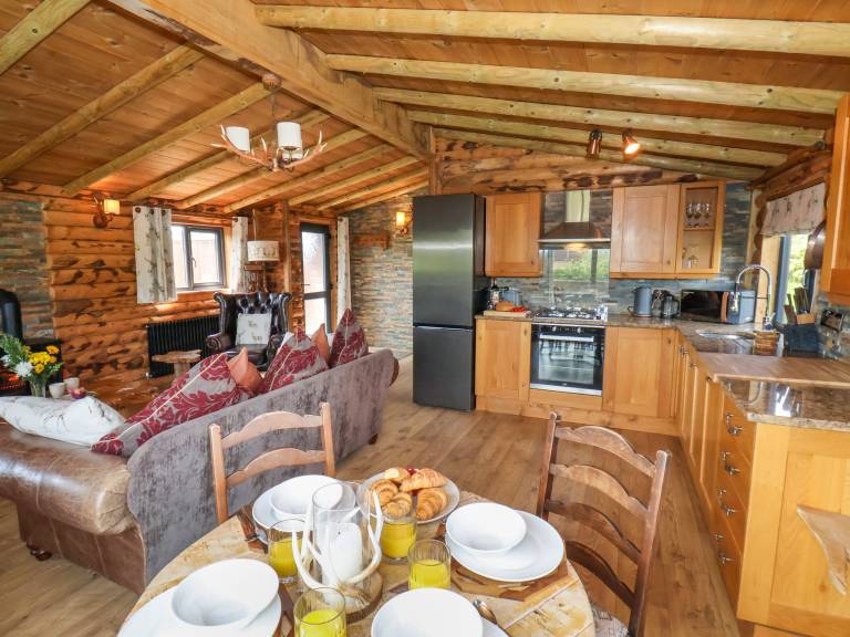 Cottage with garden & hot tub | Beach view in Whitby