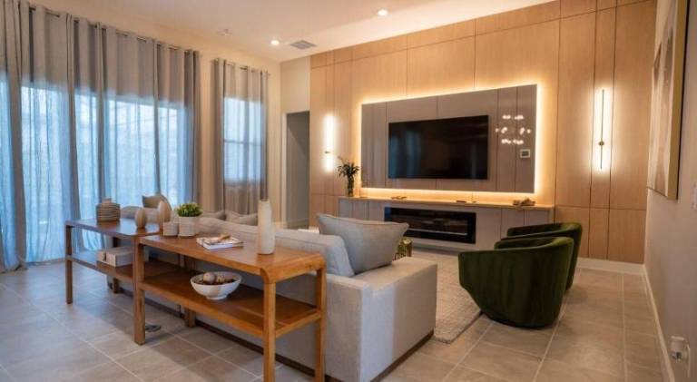Villa with pool & hot tub | Pet-friendly — photo 2