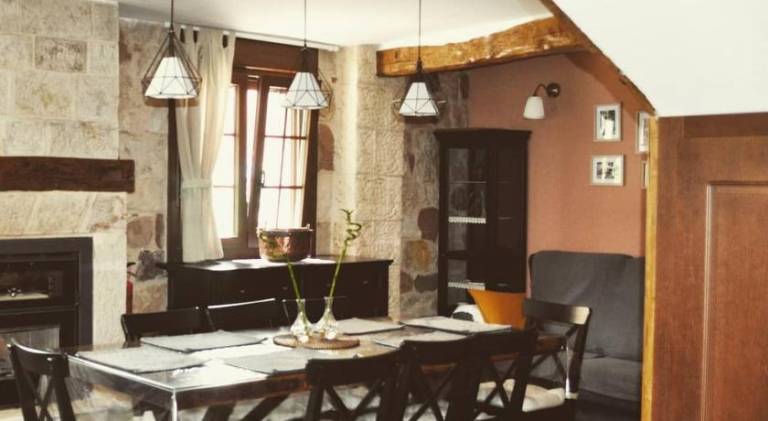 Vacation home with BBQ & jacuzzi in Burgos
