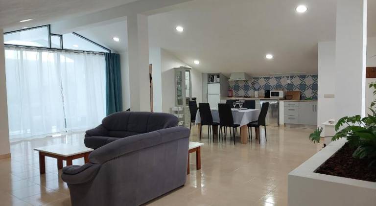 Fully equipped vacation home with private pool, BBQ & garden | Suitable for remote work | Pets allowed — photo 3