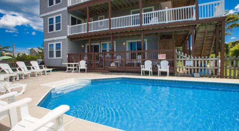 House with pool & jacuzzi in Virginia Beach, VA
