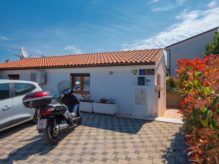 House with patio & barbeque — photo 3