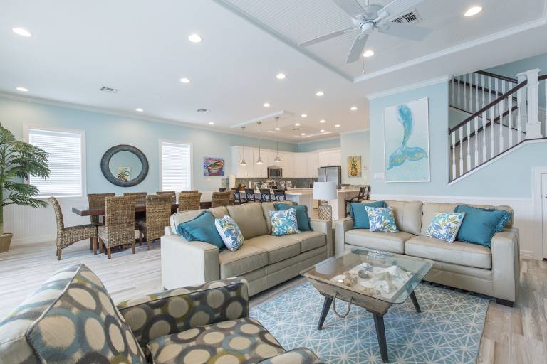 House with private pool & yard — photo 4