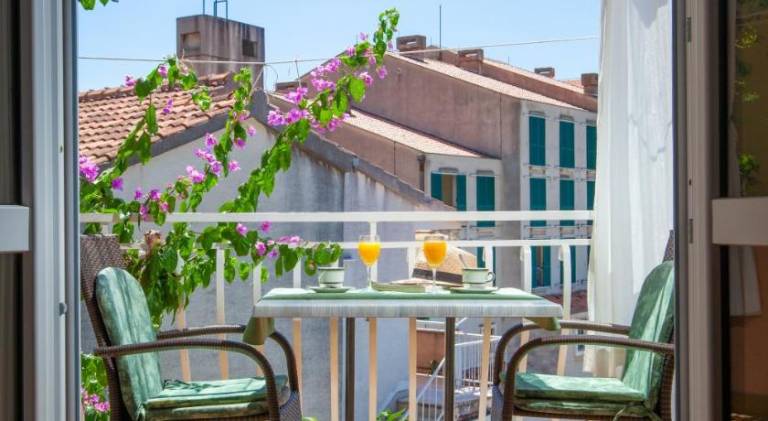 Holiday apartment with terrace — photo 5