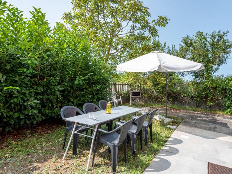 Vacation home with garden — photo 4
