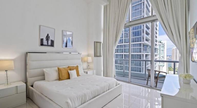 Holiday apartment with hot tub & pool | Near Bayfront Park — photo 2