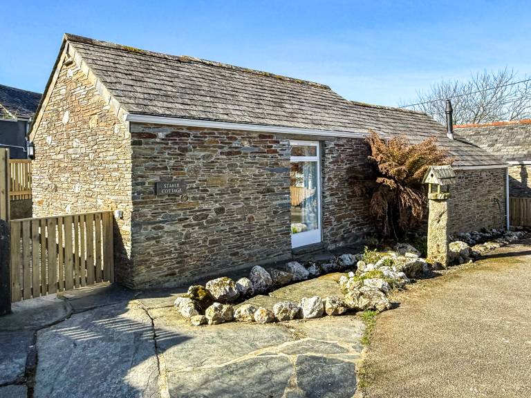 Child-friendly cottage with yard | Pets are welcome in Tintagel