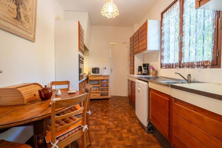 Beautiful vacation home with barbeque, yard & patio | Nature view | Pet-friendly — photo 2