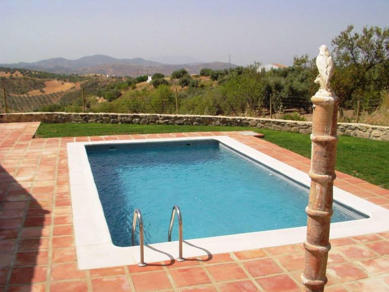 Vacation home with private pool, patio & yard — photo 2