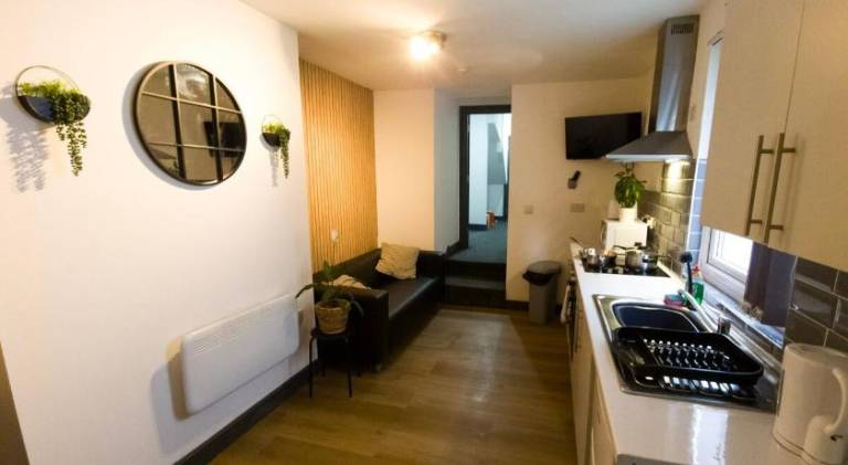 Mega Value Stay - 7 Beds, Keyless Entry, City 5 min walk BY PROPERTY PROMISE — photo 3