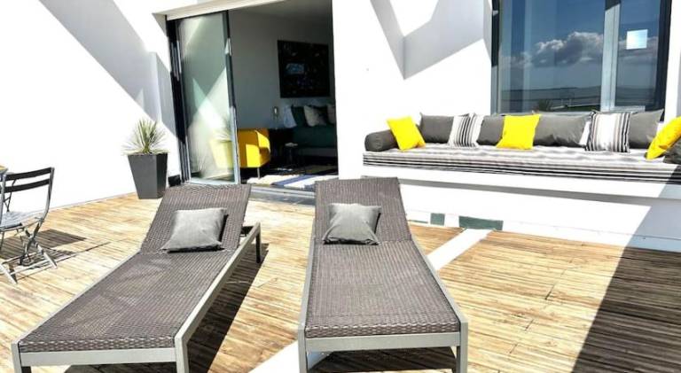 Villa with pool & hot tub — photo 5