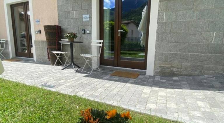 House with yard & patio — photo 3