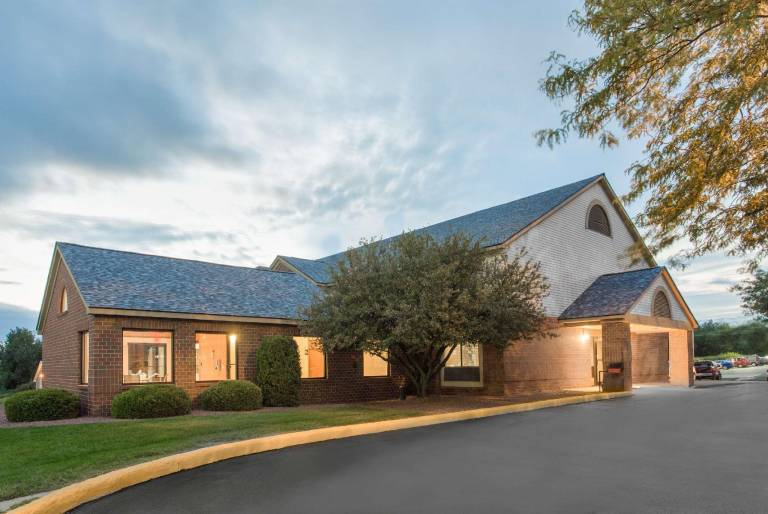Super 8 By Wyndham Dodgeville in Dodgeville, WI