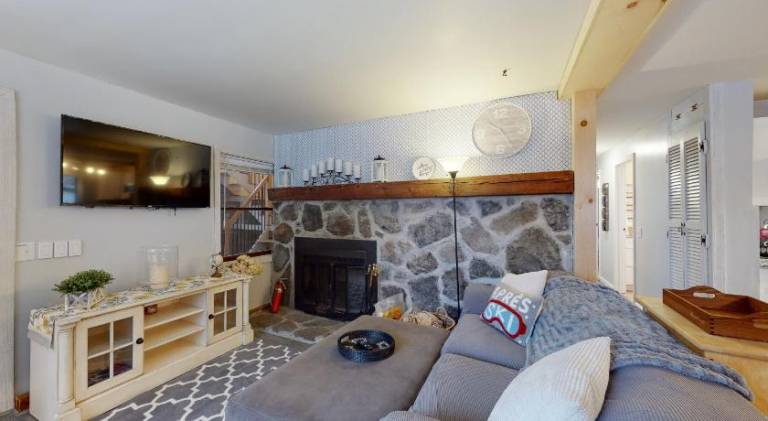 Wonderful vacation home with hot tub | Pets are welcome in West Dover, VT