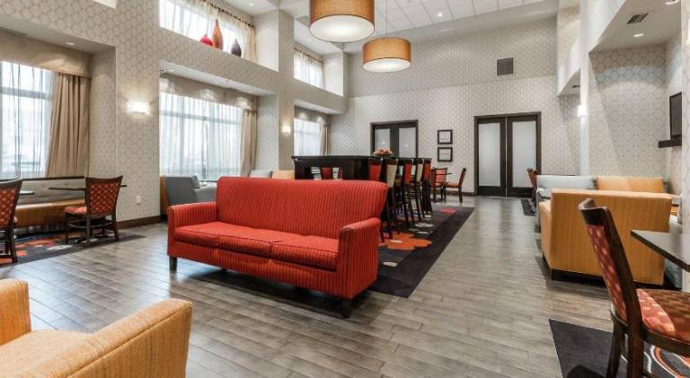 Hampton Inn & Suites by Hilton Lethbridge — photo 2