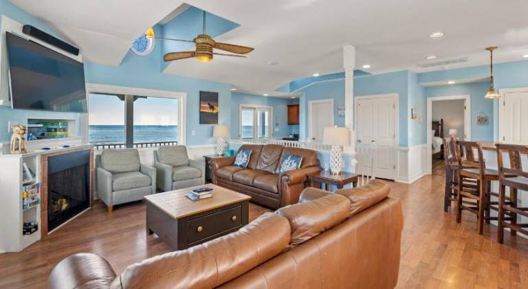 Vacation home with pool & hot tub | Dogs allowed — photo 3
