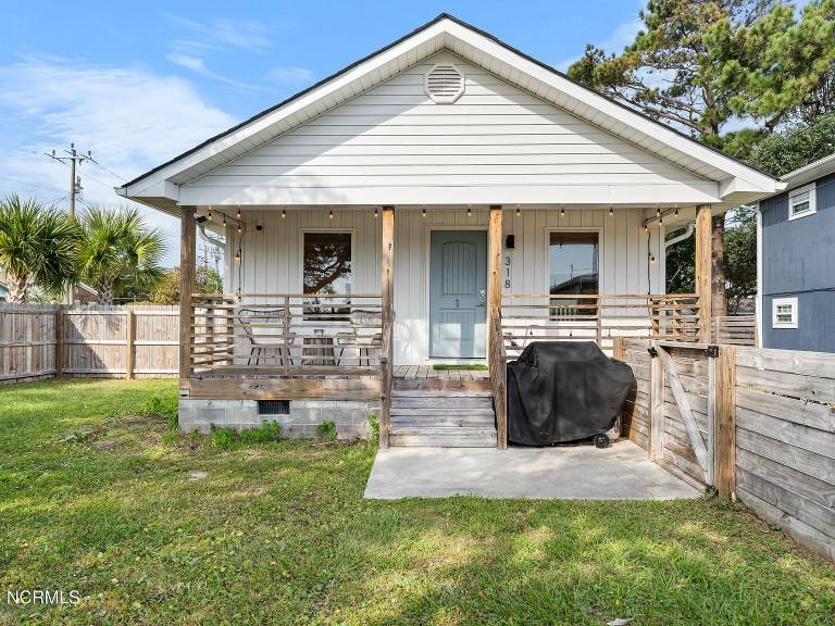 Child-friendly vacation home with barbeque | Pets are welcome in Carolina Beach, NC