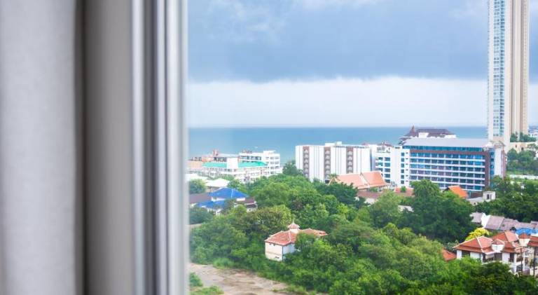 Apartment with yard, pool & terrace | Next to the beach | Perfect for remote work | Pets allowed — photo 5