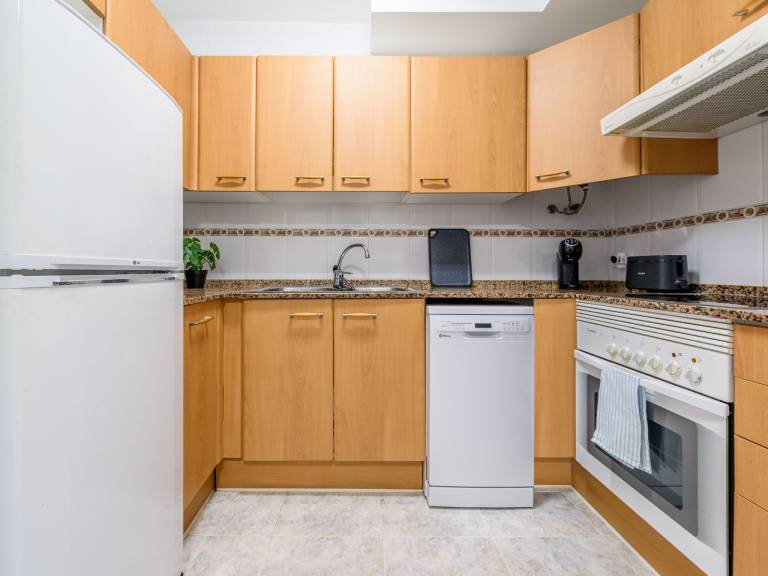 Fully equipped rental apartment with pool & patio | Suitable for remote work | Pet-friendly — photo 5