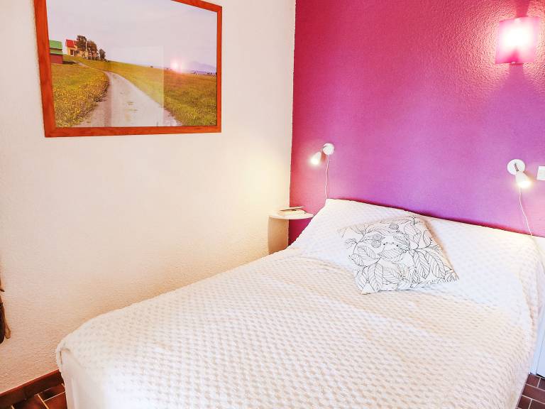 Fully equipped charming rental apartment with pool & patio | Sea view | Pets allowed — photo 5