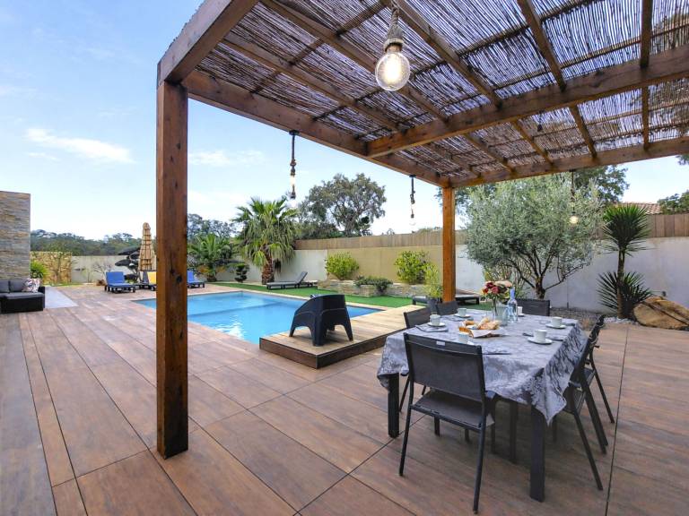 Fully equipped vacation home with private pool, barbeque & garden | Dogs allowed — photo 2