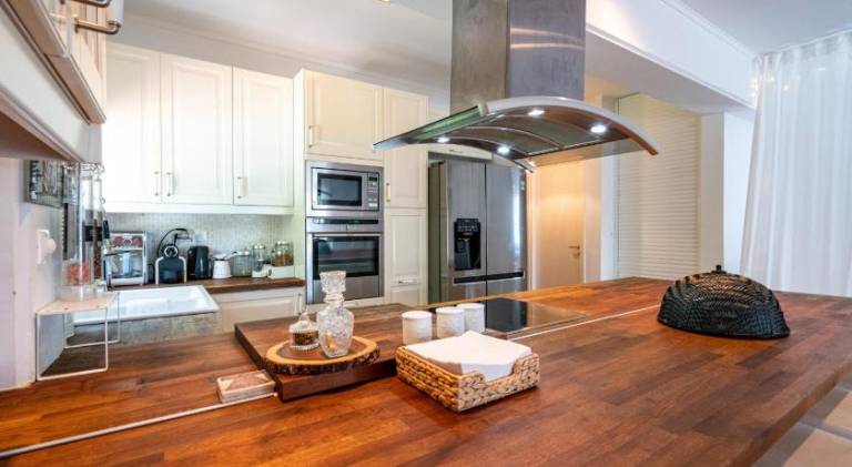 Fully equipped spacious villa with garden, private pool & patio | Pet-friendly — photo 4