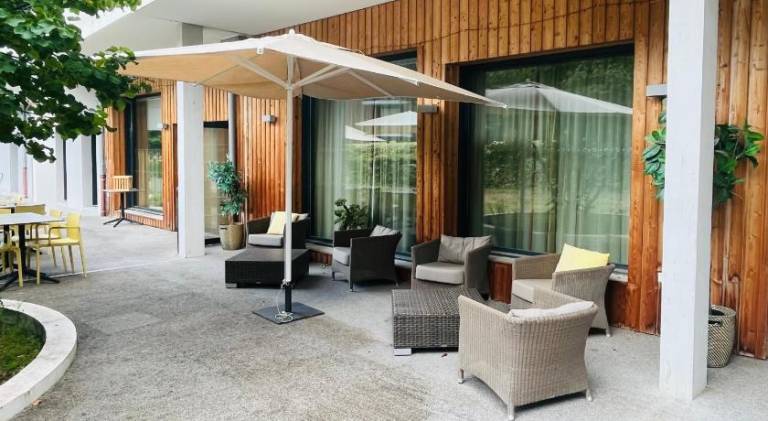 Serviced apartment with pool, garden & terrace | Next to Cité du Vin — photo 5