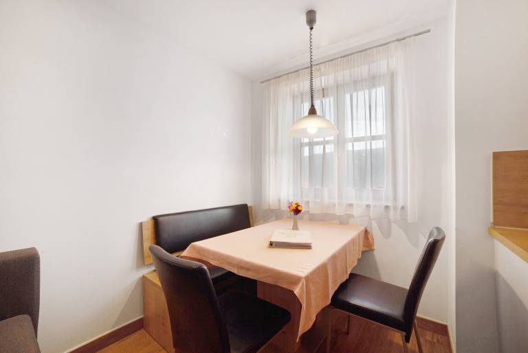 Holiday apartment with yard | City view — photo 4