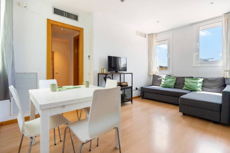 Fully equipped charming holiday apartment with patio & barbecue | Next to Casa Milà | Good for workation | Pets allowed — photo 3