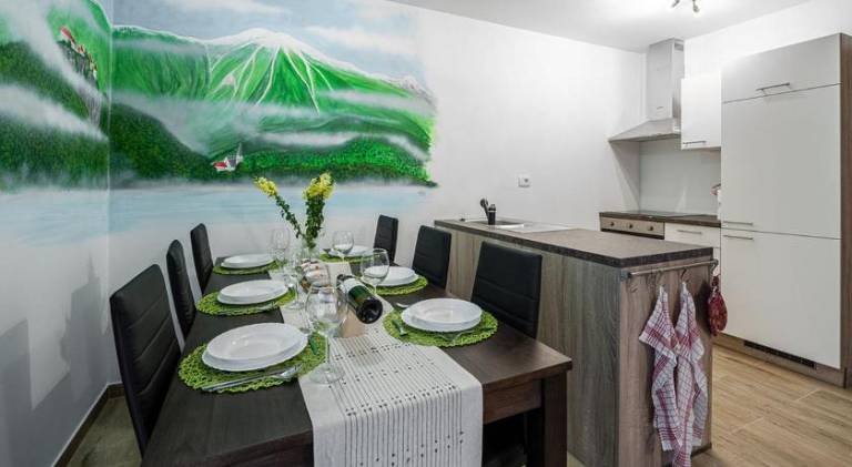 Holiday apartment with yard & patio in Gorje