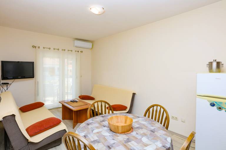 One bedroom apartment with balcony Srima - Vodice, Vodice (A-23593-a) — photo 4