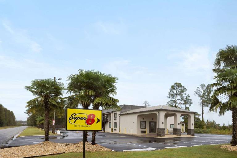 Super 8 by Wyndham Perry National Fairground Area I-75 in Perry, GA