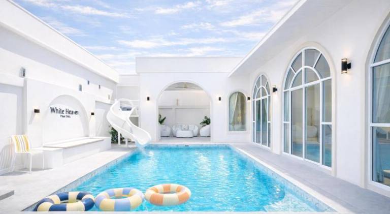 Villa with pool in Chonburi