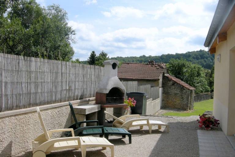 Gite with heated pool, patio & garden — photo 4