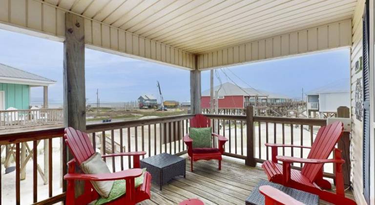 Beach Front house with breathtaking views free WiFi full kitchen in Dauphin, MB
