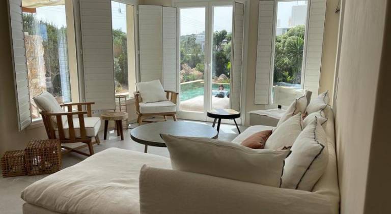 Ample villa with yard, private pool & terrace | Beach nearby | Pets allowed — photo 3