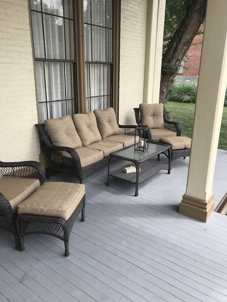 Bed and breakfast  New Albany