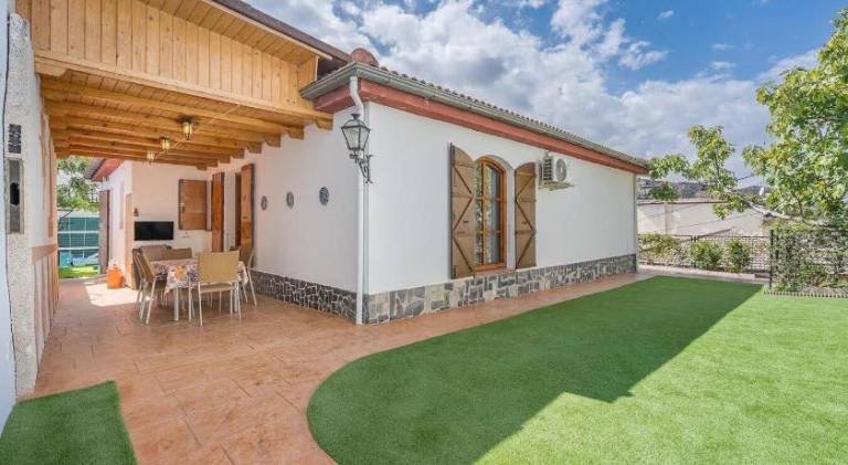 Fully equipped house with private pool, yard & patio | Suitable for remote work | Pet-friendly — photo 4