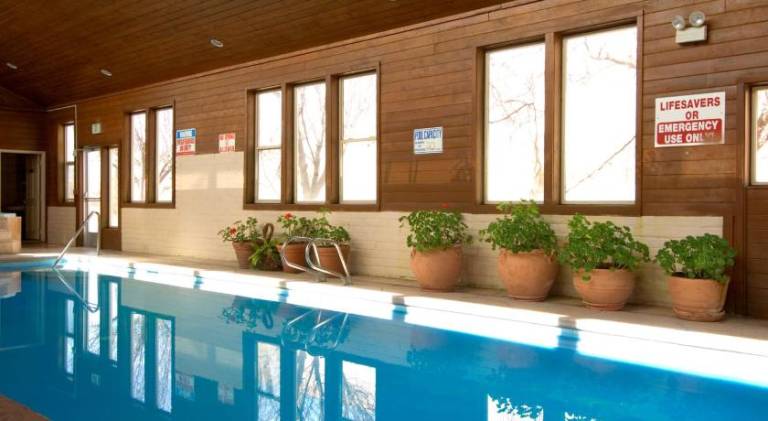 Serviced apartment with hot tub & pool — photo 5