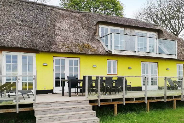 House with patio — photo 4