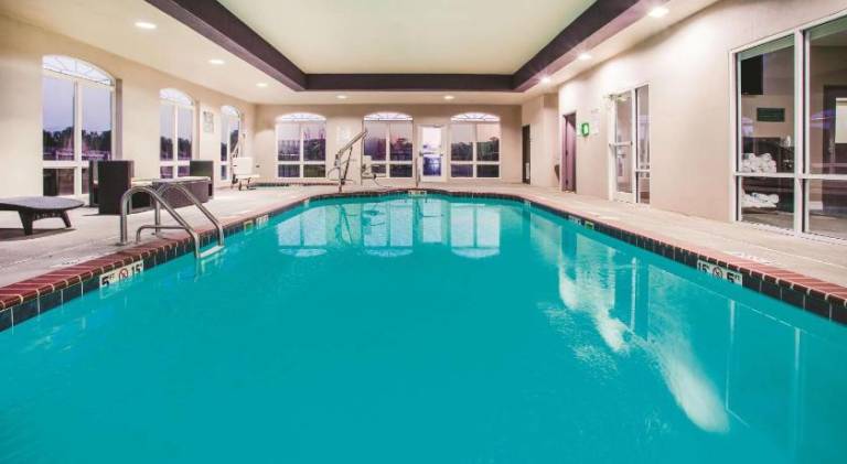 La Quinta Inn & Suites by Wyndham Russellville — photo 2