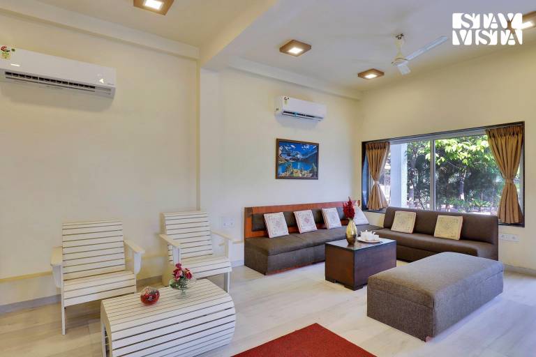 Beautiful villa with BBQ, private pool & garden | Pets are welcome — photo 2
