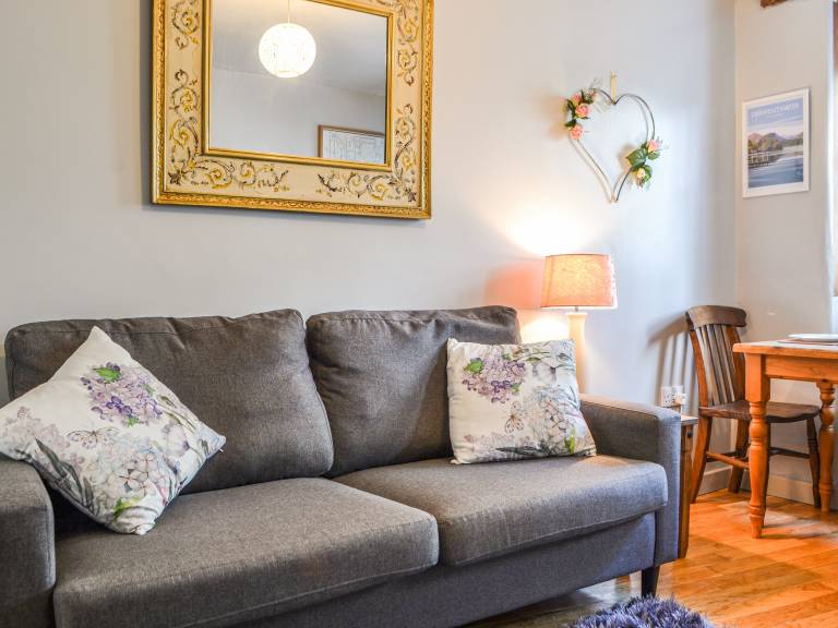 Family-friendly lovely cottage with garden | River view | Pets are welcome — photo 3
