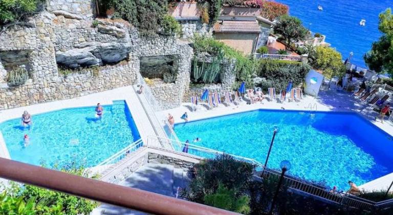 Holiday apartment with terrace & pool — photo 5