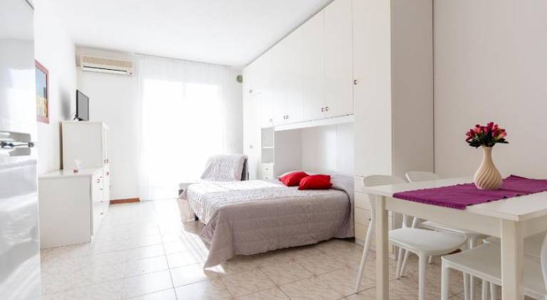 Apartment with terrace, pool & garden in Caorle