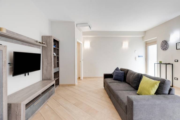 Rental apartment with terrace — photo 2