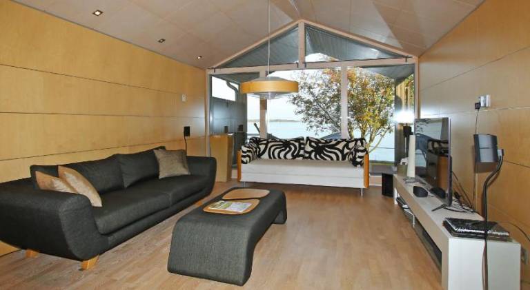 Villa with pool & jacuzzi — photo 4