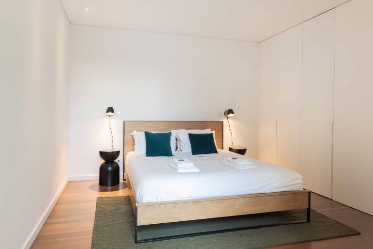 Child-friendly apartment with fast internet & patio | Next to São Bento Railway Station | Pets allowed — photo 3
