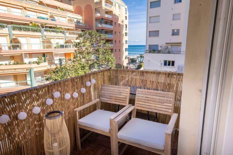 06B - Beautiful apartment with terrace sea view — photo 2